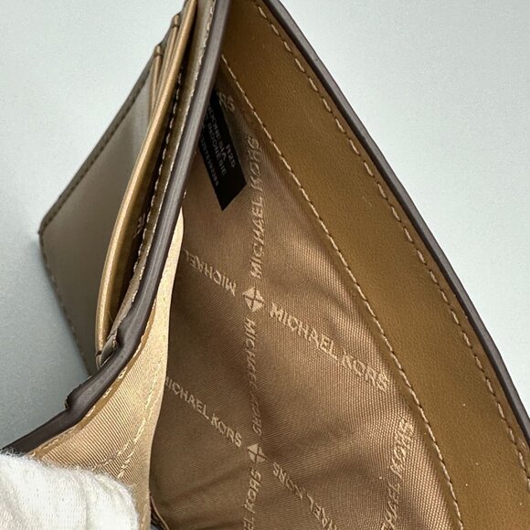 Michael Kors 3263G0KD5L Charm Small Tab Compact Pocket Wallet in Husk Leather - Picture 12 of 16